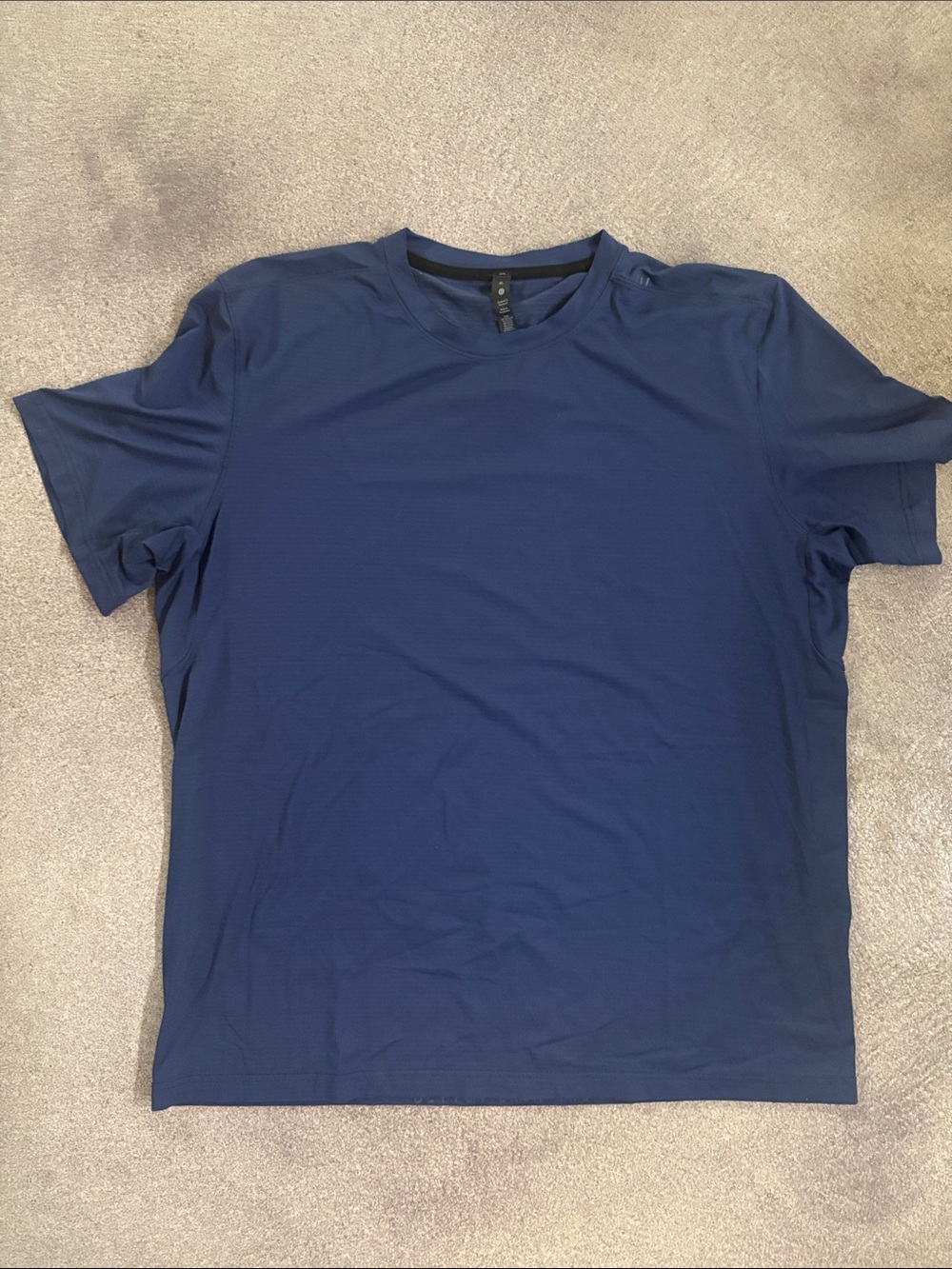 Men’s lululemon license to train relaxed short sleeve (xl)